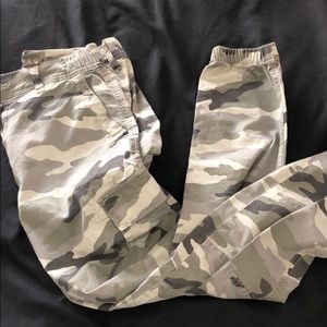 Camo stretchy high waisted pants